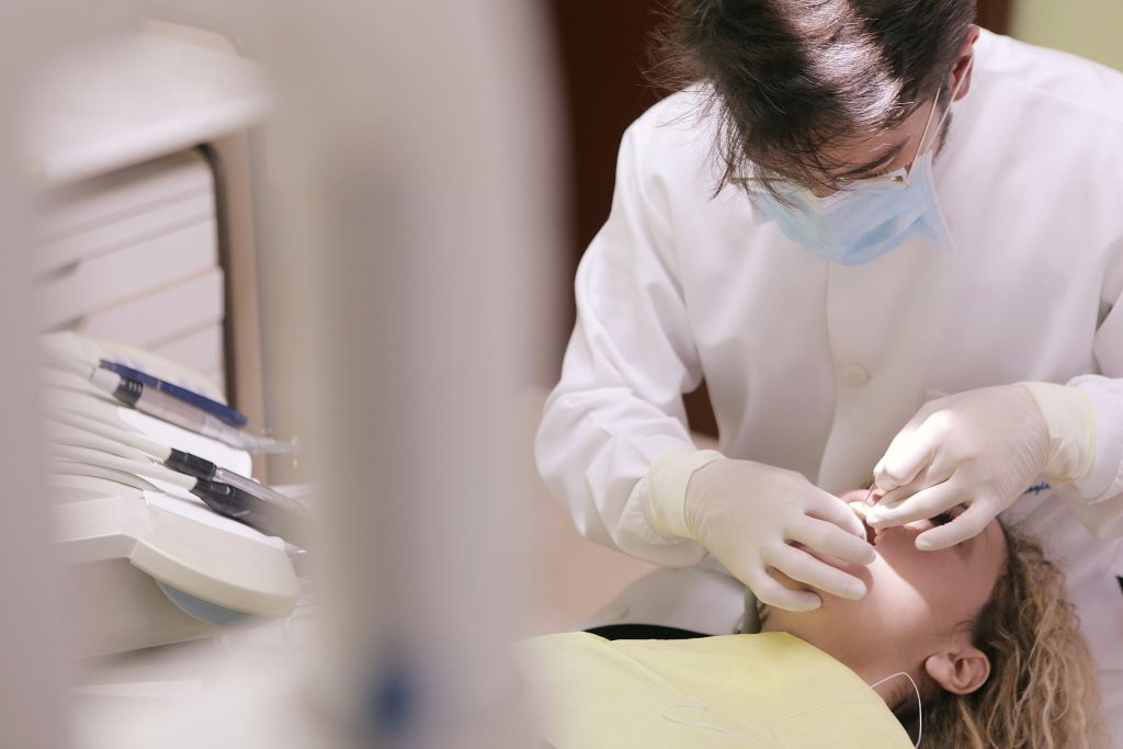 Professionelle Zahnreinigung und Prophylaxe beim Zahnarzt